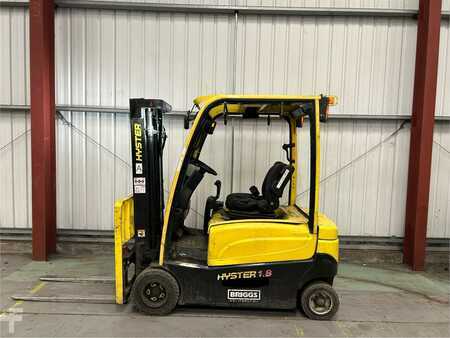 Chariot 4 roues électrique 2017  Hyster J1.8XN (1)