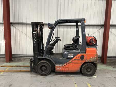 LPG Forklifts 2017  Toyota 02-8FGF25 (1)