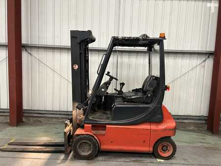 Electric - 4 wheels 1997  Linde E18P (1)