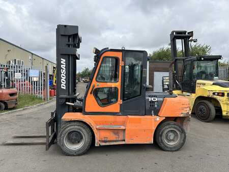 Chariot élévateur diesel 2015  Doosan D70S-5 (1)