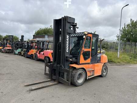 Chariot élévateur diesel 2015  Doosan D70S-5 (2)