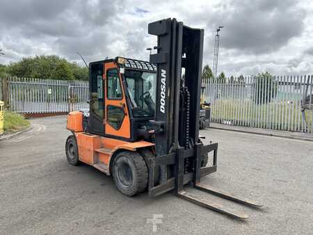 Chariot élévateur diesel 2015  Doosan D70S-5 (3)