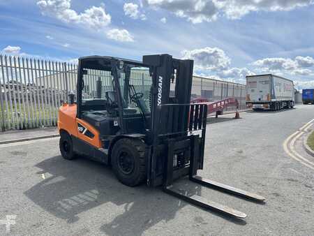 Chariot élévateur diesel 2021  Doosan D55C-9 (3)