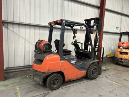 LPG Forklifts 2016  Toyota 02-8FGF25 (6)