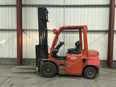 Dieselstapler 2011  Toyota 02-8FDF25 (1)