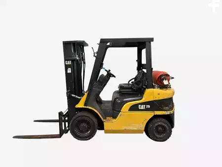 Gázüzemű targoncák 2013  CAT Lift Trucks GP25NT (1)
