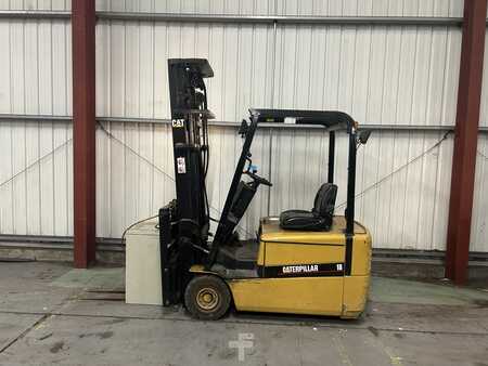 Electric - 3 wheels 2000  CAT Lift Trucks EP18KT (1)