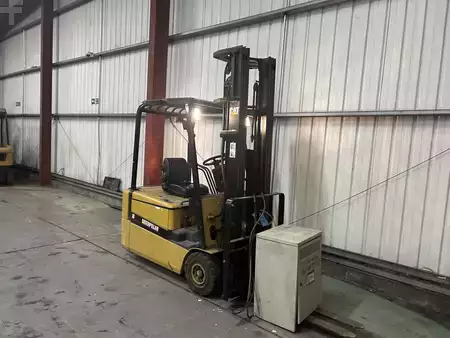 Chariots électriques à 3 roues 2000  CAT Lift Trucks EP18KT (4)