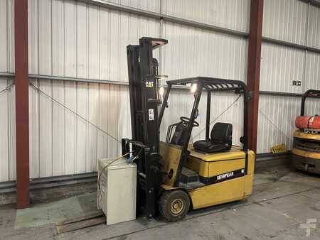 Electric - 3 wheels 2000  CAT Lift Trucks EP18KT (2)