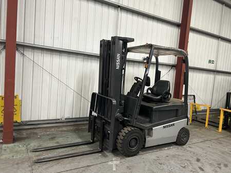 Electric - 4 wheels 2012  Nissan 1Q2L25Q (2)