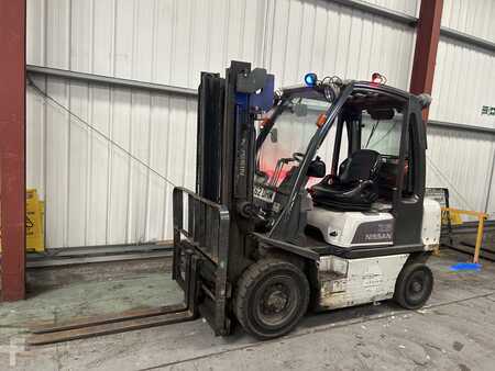 Carrelli elevatori GPL 2012  Nissan U1D2A25 (2)