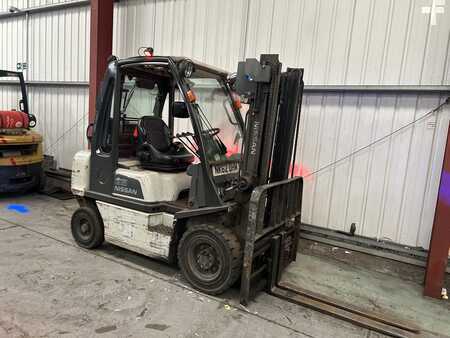 Carrelli elevatori GPL 2012  Nissan U1D2A25 (4)