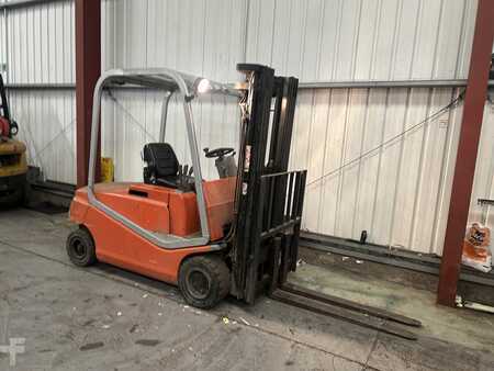 Carrelli elettrici 4 ruote 2005  BT CBE20F (4)