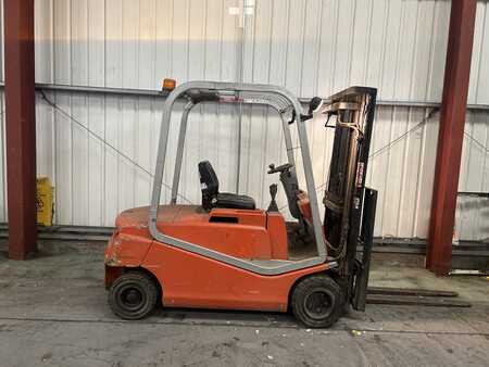 Carrelli elettrici 4 ruote 2005  BT CBE20F (5)