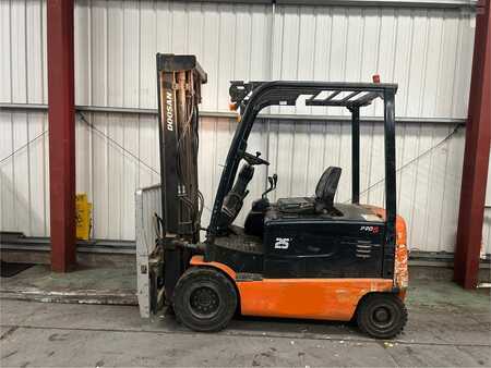 Carrelli elettrici 4 ruote 2007  Doosan B25X-5 (1)