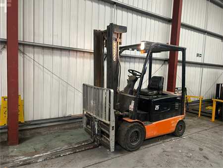 Carrelli elettrici 4 ruote 2007  Doosan B25X-5 (2)