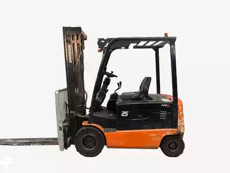 Electric - 4 wheels 2007  Doosan B25X-5 (1)
