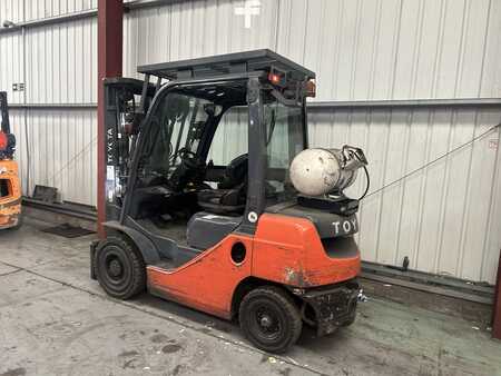 Carrelli elevatori GPL 2015  Toyota 02-8FGF25 (3)