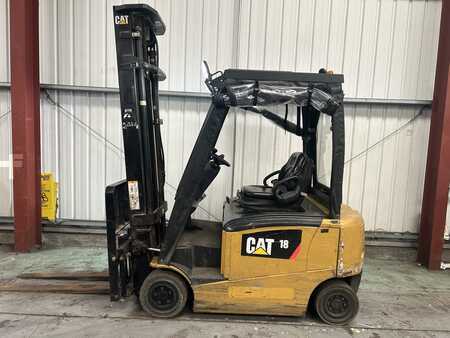 Chariots électriques à 4 roues 2015  CAT Lift Trucks EP18CPN (1)