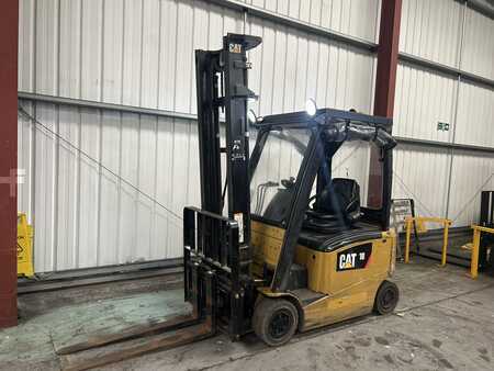 Chariots électriques à 4 roues 2015  CAT Lift Trucks EP18CPN (2)