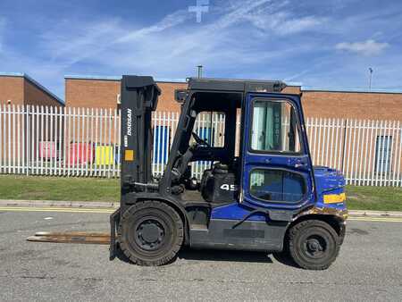 Chariots élévateurs diesel 2014  Doosan D45SC-5 (1)