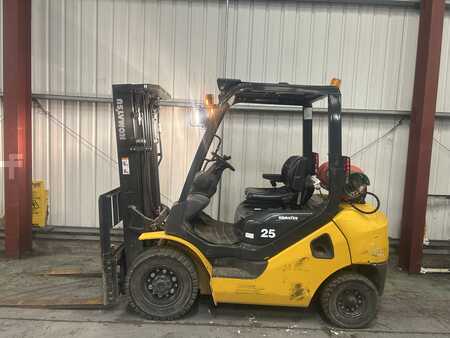 Chariots élévateurs GPL 2018  Komatsu FG25HT-17 (1)