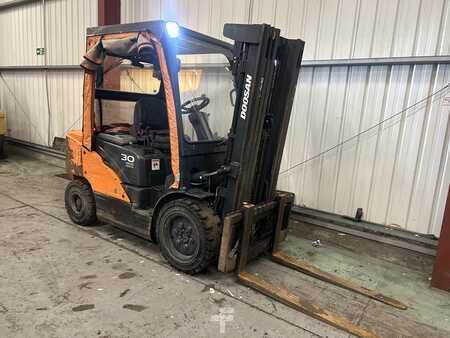Wózki widłowe diesel 2019  Doosan D30S-5 (4)