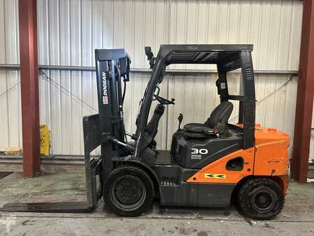 Carrelli elevatori diesel 2018  Doosan D30S-5 (1)