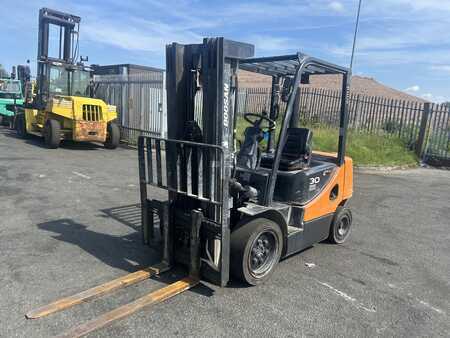 Chariots élévateurs diesel 2012  Doosan D30S-5 (2)