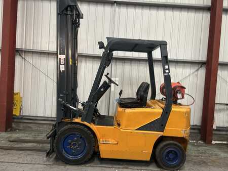 Empilhador a gás 2003  Daewoo G25E-3 (1)
