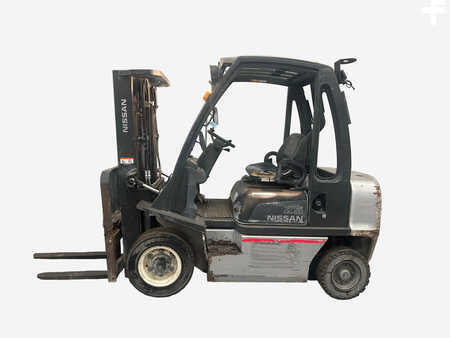 Carretilla elevadora diésel 2011  Nissan Y1D2A25Q (1)
