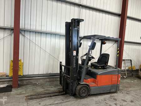 Chariots électriques à 3 roues 2004  Toyota 7FBE18 (2)