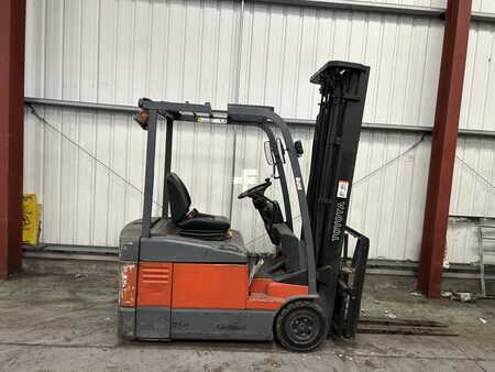 Chariots électriques à 3 roues 2004  Toyota 7FBE18 (5)