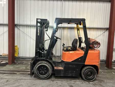 LPG heftrucks 2001  Daewoo G30E-3 (1)