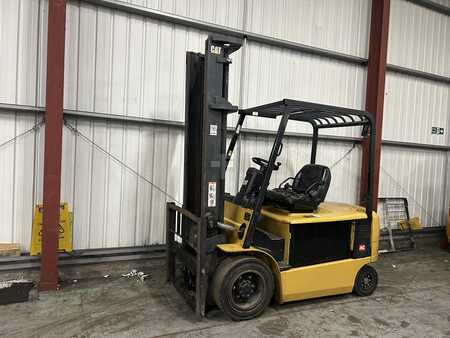 Elektrisk- 4 hjul 2004  CAT Lift Trucks EP30K-PAC (2)