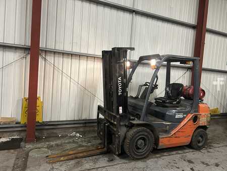 Nestekaasutrukki 2013  Toyota 02-8FGF25 (2)