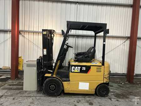Electric - 4 wheels 2008  CAT Lift Trucks EP25-PAC (1)