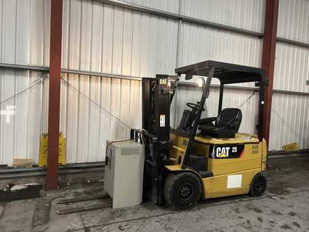 Electric - 4 wheels 2008  CAT Lift Trucks EP25-PAC (2)