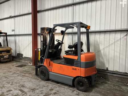 Carrelli elettrici 4 ruote 2013  Toyota 7FBMF25 (2)