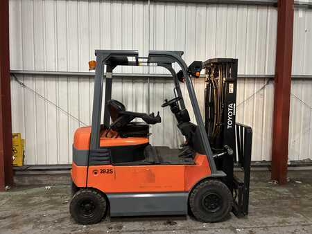 Carrelli elettrici 4 ruote 2013  Toyota 7FBMF25 (4)