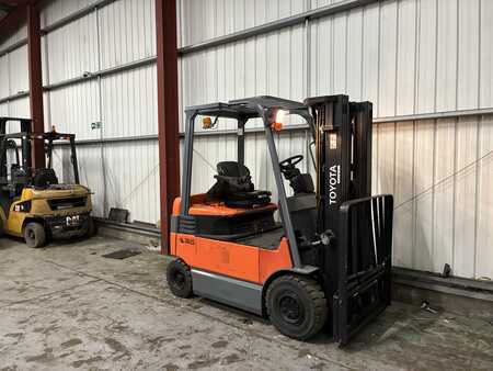 Carrelli elettrici 4 ruote 2013  Toyota 7FBMF25 (6)