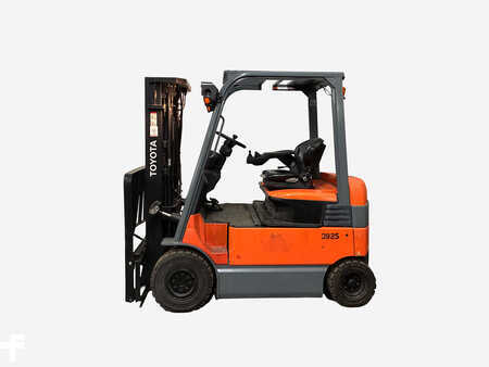 Carrelli elettrici 4 ruote 2013  Toyota 7FBMF25 (1)