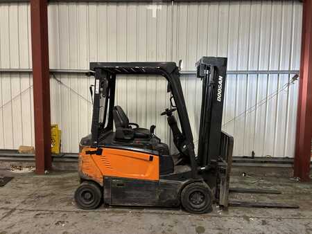 Eléctrica de 4 ruedas 2019  Doosan B20X-7 (3)