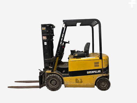 Elektromos 4 kerekű 2001  CAT Lift Trucks EP25K (1)