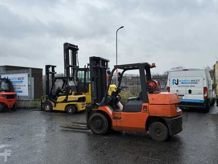 Gázüzemű targoncák 2005  Toyota 7FGCU55 (2)