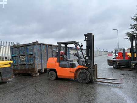 Gázüzemű targoncák 2005  Toyota 7FGCU55 (5)