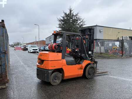 Gázüzemű targoncák 2005  Toyota 7FGCU55 (6)
