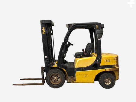 Carrelli elevatori diesel 2015  Yale GDP35VXE2345 (1)
