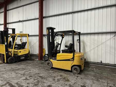 Eléctrica de 4 ruedas 2014  Yale ERP20VF (2)