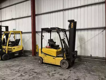 Carrelli elettrici 4 ruote 2014  Yale ERP20VF (5)